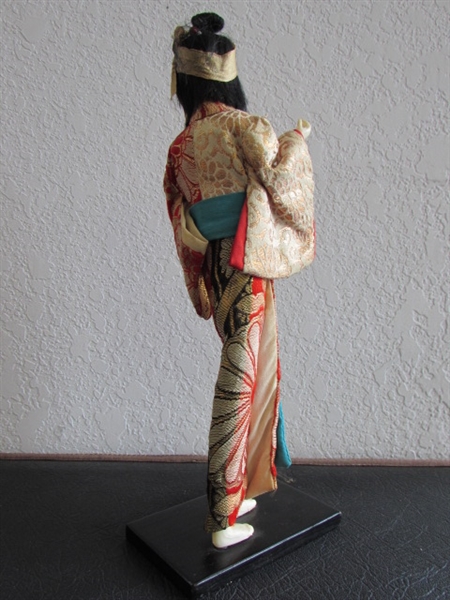 SMALL VINTAGE JAPANESE NISHI STYLE DOLL & SAMURAI FIGURINE