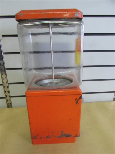 NORTHWESTERN MODEL 60 PENNY/1 TURN, NICKEL/5 TURNS VENDING GUMBALL MACHINE