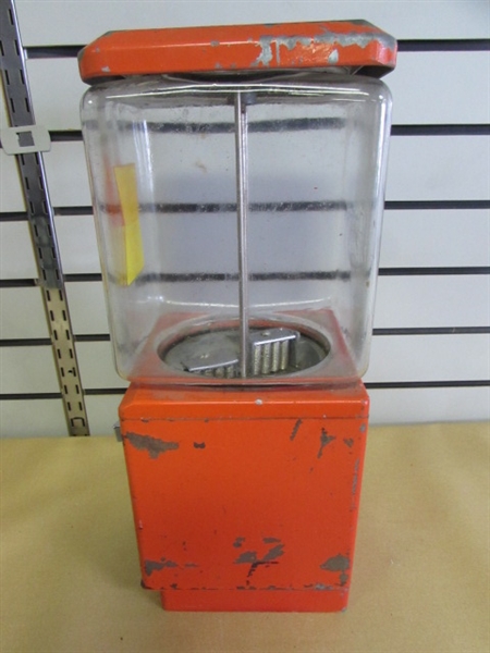 NORTHWESTERN MODEL 60 PENNY/1 TURN, NICKEL/5 TURNS VENDING GUMBALL MACHINE