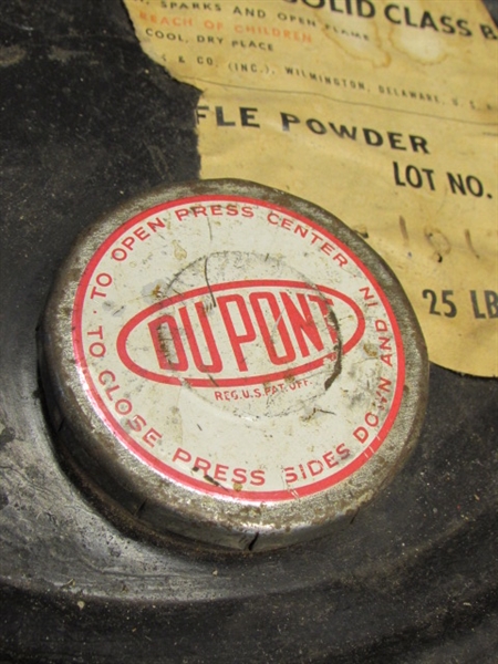 EMPTY SMOKELESS POWDER KEG FROM DUPONT