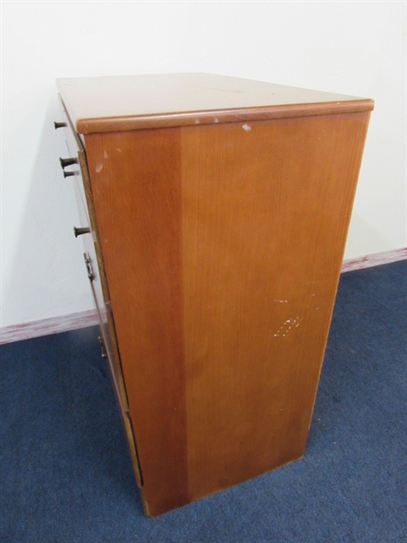 SWEET EARLY AMERICAN STYLE 3-DRAWER LARGE NIGHTSTAND OR SMALL DRESSER IN DARK MAPLE