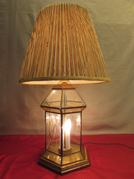 VERY PRETTY ETCHED GLASS TABLE LAMP WITH OAK ACCENTS & LIGHT UP BASE