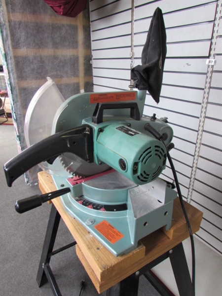 GREAT HITACHI 10 COMPOUND SAW ON METAL BASE