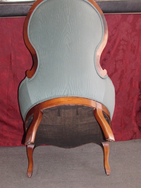 VICTORIAN ANTIQUE CARVED MAHOGANY UPHOLSTERED CHAIR