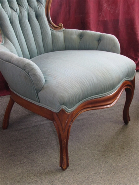 VICTORIAN ANTIQUE CARVED MAHOGANY UPHOLSTERED CHAIR