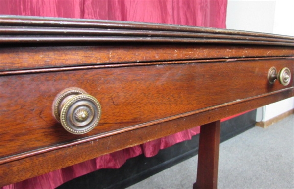 ANTIQUE GEORGE III STYLE DROP LEAF SIDE TABLE WITH SWING OUT WOODEN HINGED SUPPORT