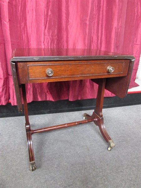 ANTIQUE GEORGE III STYLE DROP LEAF SIDE TABLE WITH SWING OUT WOODEN HINGED SUPPORT