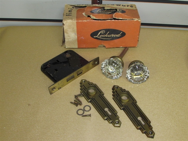 BEAUTIFUL LOCKWOOD VINTAGE GLASS DOOR KNOB WITH MORTISE LOCK, KEY PLATES & HARDWARE IN ORIGINAL BOX