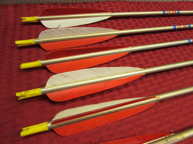 Lot Detail - ELEVEN VINTAGE WOOD ARROWS WITH BROADHEADS