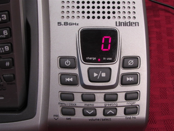 UNIDEN 5.8 GHZ CORDLESS PHONE WITH ANSWERING MACHINE & SECOND HANDSET