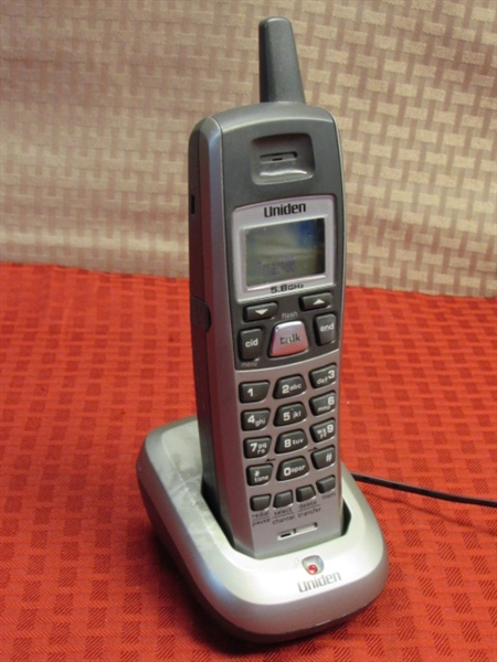 UNIDEN 5.8 GHZ CORDLESS PHONE WITH ANSWERING MACHINE & SECOND HANDSET