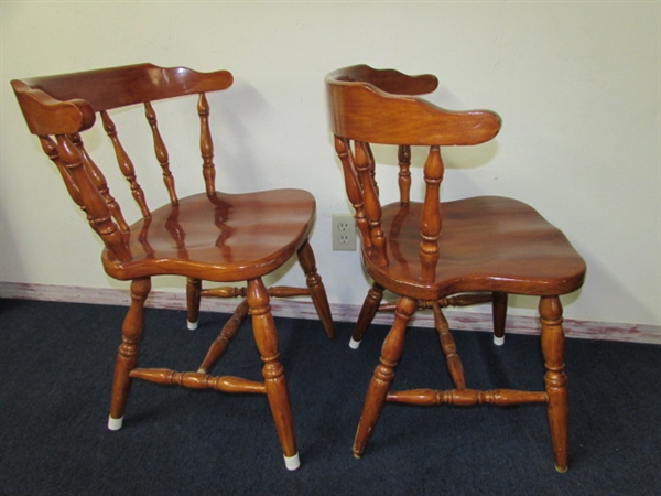 PAIR OF SWEET EARLY AMERICAN STYLE KITCHEN CHAIRS