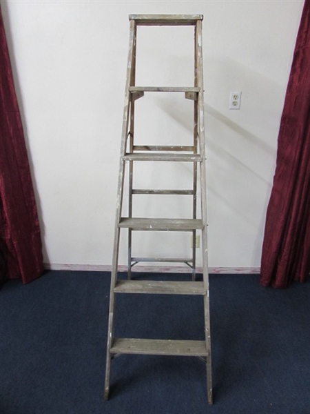 HANDYMAN/HOMEOWNER'S ALERT! 6 FT. WERNER FOLDING WOOD LADDER