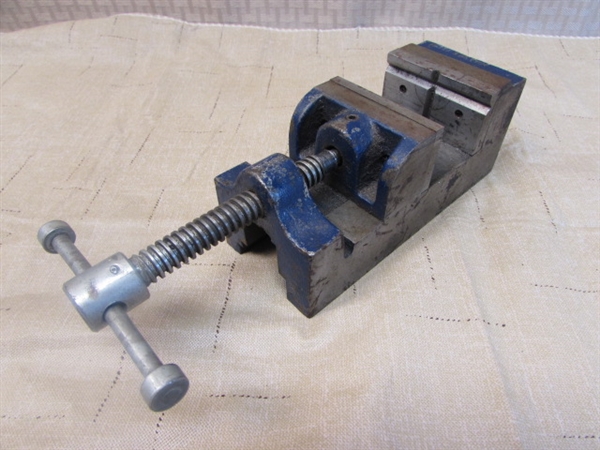 ATTENTION MACHINIST, TOOLMAKERS, & JEWELERS: NICE METAL TOOLMAKERS OR DRILL PRESS VISE