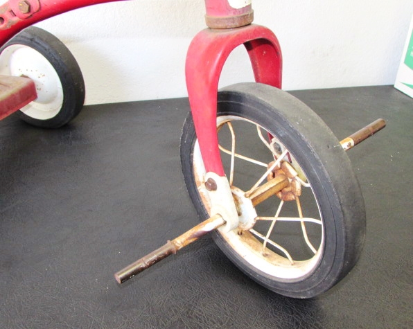 THE CUTEST LITTLE RED TRICYCLE! VINTAGE ROADMASTER WITH SOLID RUBBER WHEELS