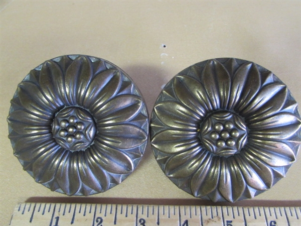 PAIR OF BRASS SUNFLOWER DRAWER PULLS