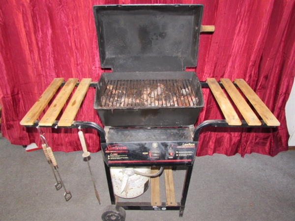 FIRE UP THE BBQ! SUNBEAM GAS GRILL & PROPANE TANK WITH FUEL