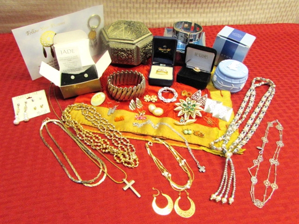 VINTAGE JEWELS, JADE, 14K, RHINESTONES & MORE PLUS UNIQUE KEEPSAKE BOX