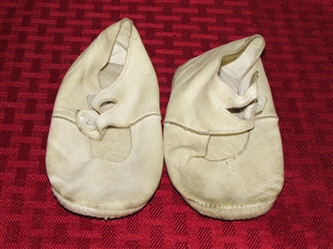 ANTIQUE LEATHER BABY SHOES CIRCA 1924
