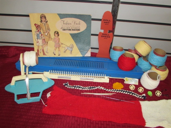 VINTAGE KENNER'S NEW AUTOMATIC KNITTING MACHINE