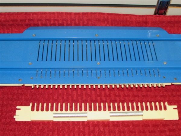 VINTAGE KENNER'S NEW AUTOMATIC KNITTING MACHINE