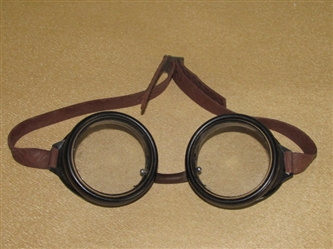 COOL OLD FASHIONED MOTORCYCLE/AVIATOR GOGGLES