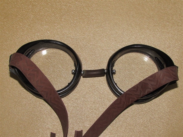 COOL OLD FASHIONED MOTORCYCLE/AVIATOR GOGGLES