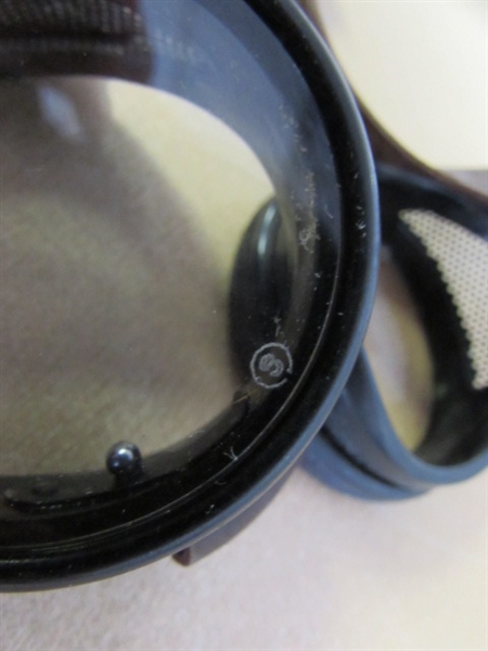 COOL OLD FASHIONED MOTORCYCLE/AVIATOR GOGGLES