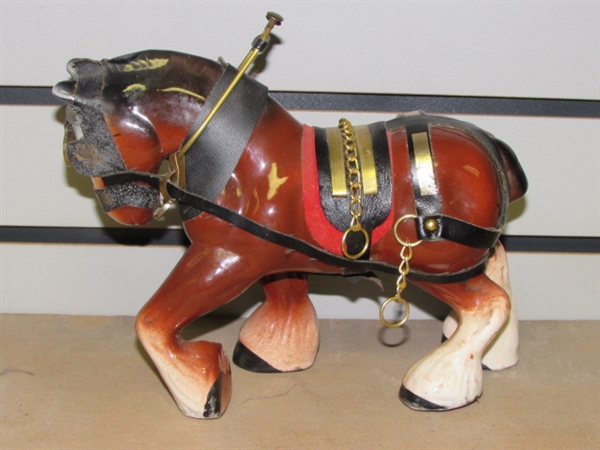 CERAMIC CLYDESDALE FIGURINE & TWO HORSES PEEKING OVER THE FENCE