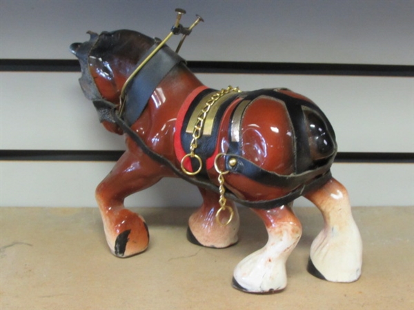 CERAMIC CLYDESDALE FIGURINE & TWO HORSES PEEKING OVER THE FENCE