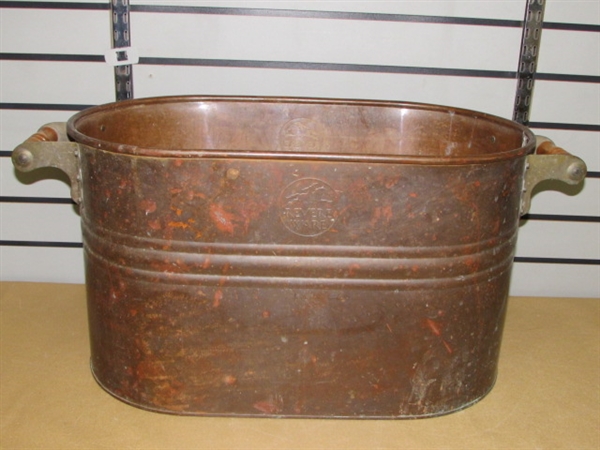 FABULOUS VINTAGE REVERE WARE COPPER WASH TUB WITH WOOD HANDLES-SO MANY USES!