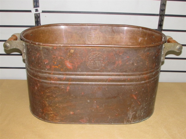 FABULOUS VINTAGE REVERE WARE COPPER WASH TUB WITH WOOD HANDLES-SO MANY USES!