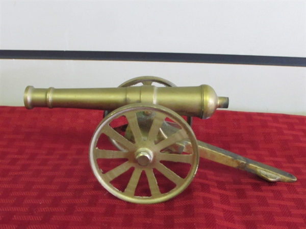 VINTAGE MINIATURE BRASS CANNON!  CANNON MOVES UP & DOWN & WHEELS SPIN!