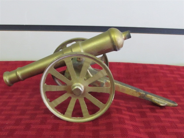 VINTAGE MINIATURE BRASS CANNON!  CANNON MOVES UP & DOWN & WHEELS SPIN!