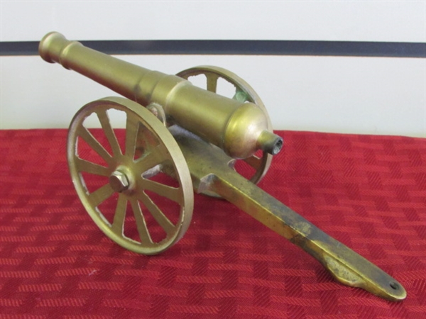 VINTAGE MINIATURE BRASS CANNON!  CANNON MOVES UP & DOWN & WHEELS SPIN!