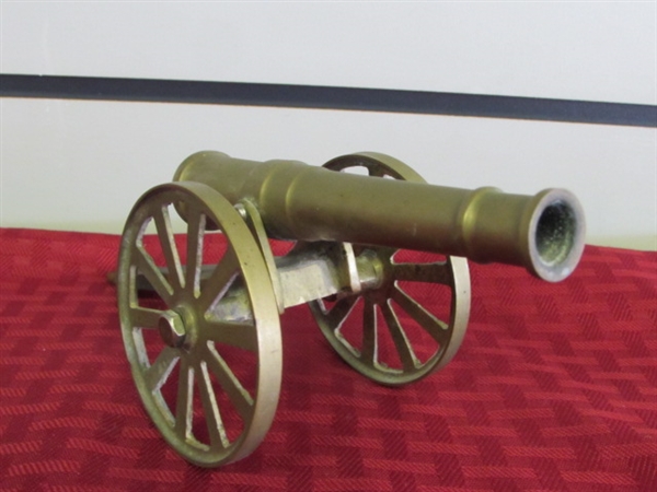 VINTAGE MINIATURE BRASS CANNON!  CANNON MOVES UP & DOWN & WHEELS SPIN!