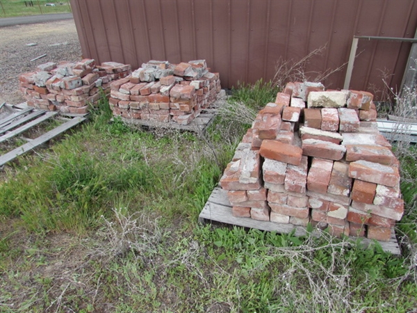 OVER 400 GOOD USED RED BRICKS!