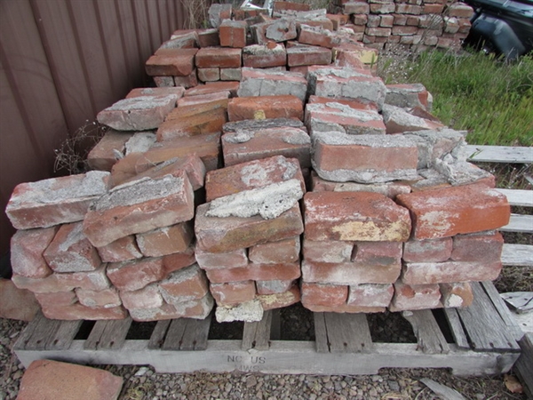 OVER 400 GOOD USED RED BRICKS!