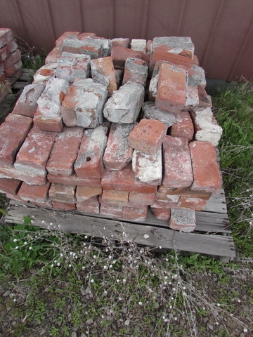 OVER 400 GOOD USED RED BRICKS!