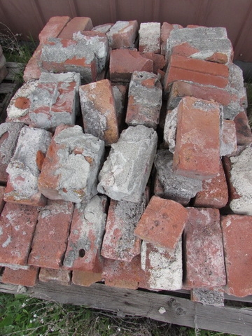 OVER 400 GOOD USED RED BRICKS!