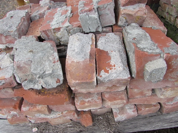 OVER 400 GOOD USED RED BRICKS!