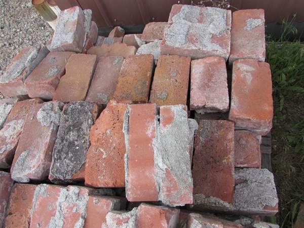 OVER 400 GOOD USED RED BRICKS!