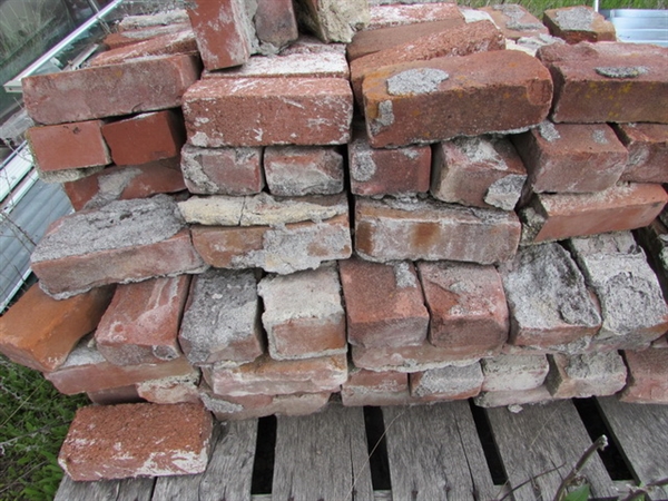 OVER 400 GOOD USED RED BRICKS!