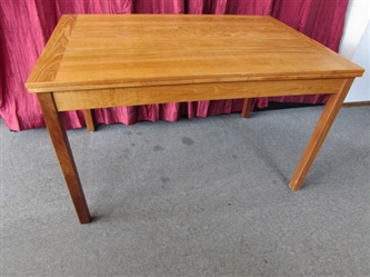 UNIQUE, HIGH QUALITY MID CENTURY DANISH TEAK DINING ROOM TABLE WITH LEAF THAT DOUBLES ITS SIZE! 