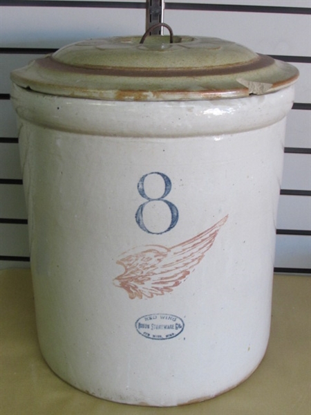 VINTAGE RED WING #8 STONEWARE CROCK WITH UNIQUE PETAL LID