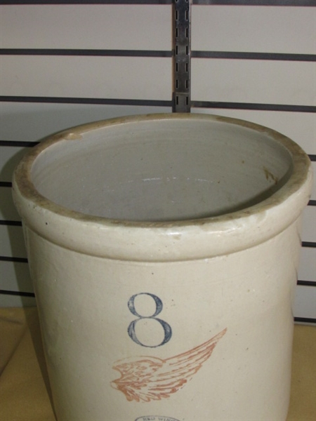 VINTAGE RED WING #8 STONEWARE CROCK WITH UNIQUE PETAL LID