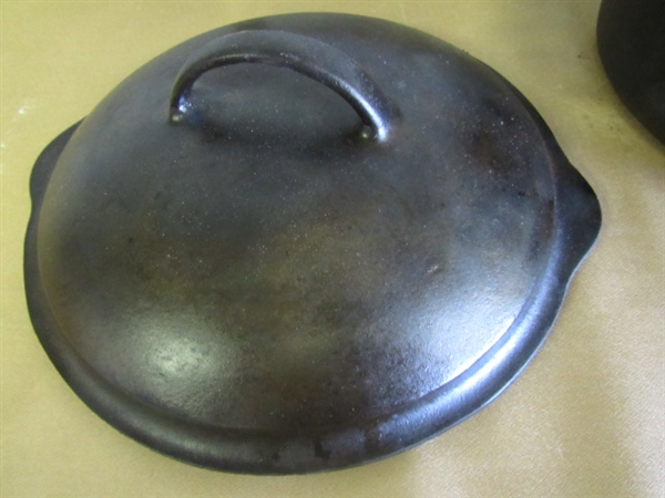 EXCELLENT VINTAGE CAST IRON DUTCH OVEN WITH BASTING LID & BALE HANDLE