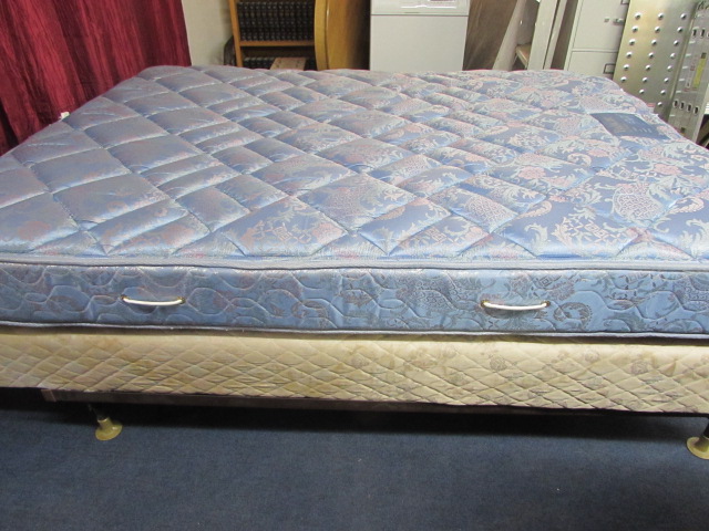 used simmons queen size mattress box spring set