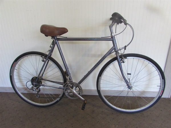 MONGOOSE BIKE FITNESS 525 - THIS IS A QUALITY MADE OLDER MODEL IN GOOD CONDITION