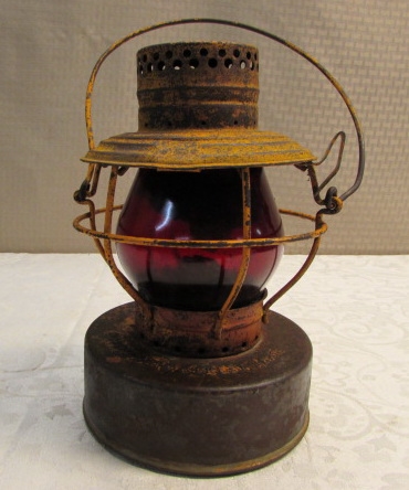 VINTAGE HANDLAN RAILROAD LANTERN